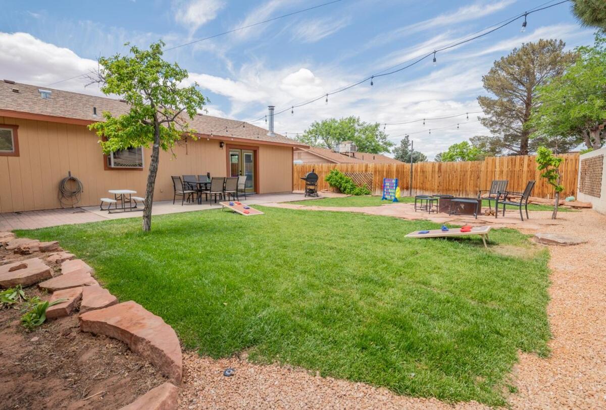 Newly Remodeled Family Friendly Home Page Exterior photo